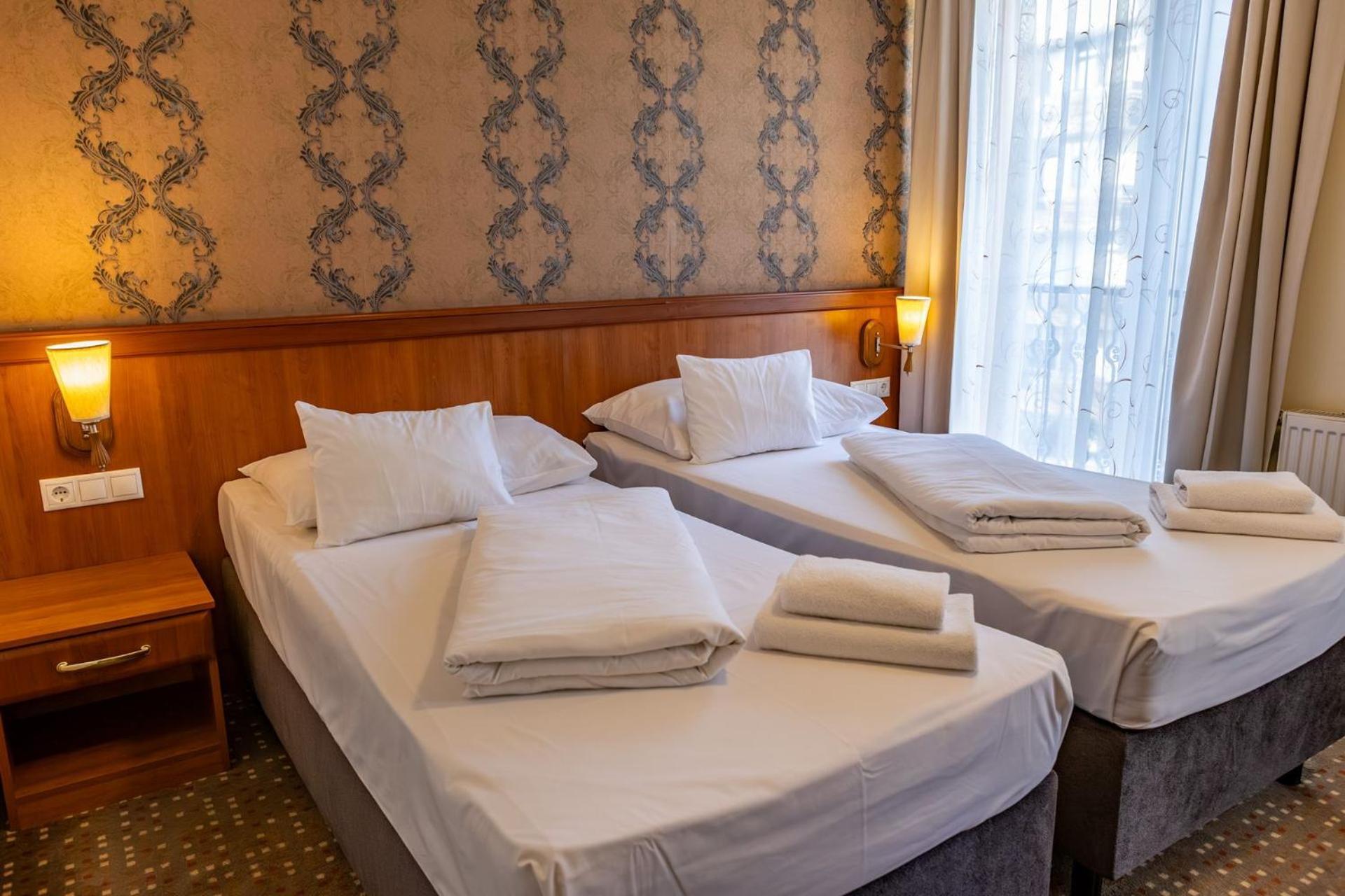 Hotel Barbakan Pécs Exterior photo